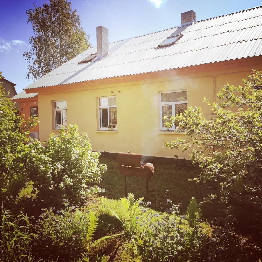 Apartamento Kaerdla Retrovisiit Helmi Exterior foto
